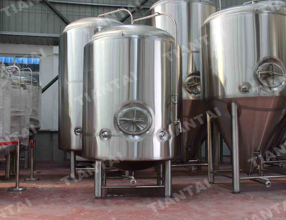 <b>150HL Double wall bright beer tank</b>
